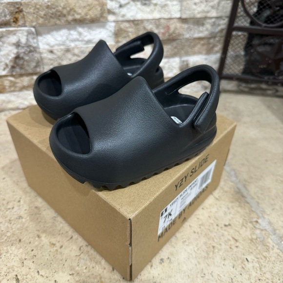 ADIDAS YEEZY SLIDE ONYX INFANTS HQ4118 SIZE 7K TODDLERS "NEW IN BOX " - Picture 4 of 7